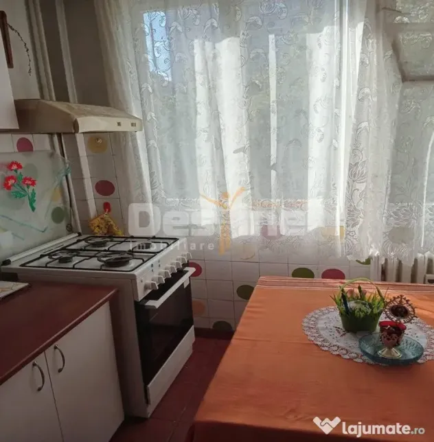 APARTAMENT 3 CAMERE DECOMANDAT SEMIDECOMANDAT - Bucuresti (Bucuresti-Ilfov)