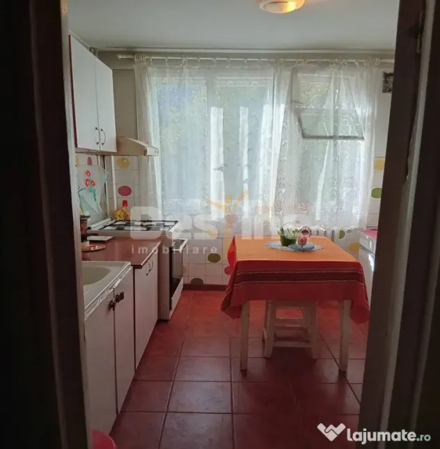 APARTAMENT 3 CAMERE DECOMANDAT SEMIDECOMANDAT - Bucuresti (Bucuresti-Ilfov)