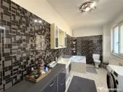 Casă S + P + E + M 232 mpu, 238 mp teren cu foișor, Centru 