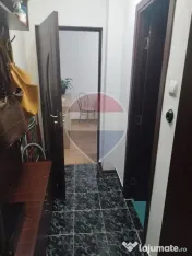 Apartament 2 camere de vânzare etaj intermediar