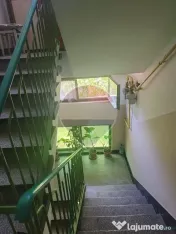 Apartament 2 camere de vânzare etaj intermediar