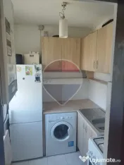 Apartament 2 camere de vânzare etaj intermediar