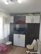 Apartament 2 camere de vânzare etaj intermediar