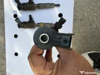 INJECTOR BOSCH (1.6HDI 1.6TDCI) 