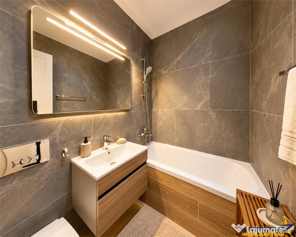 Prima !Apartament cu farmec istoric si confort modern, 2 bai - Brasov (Brasov)