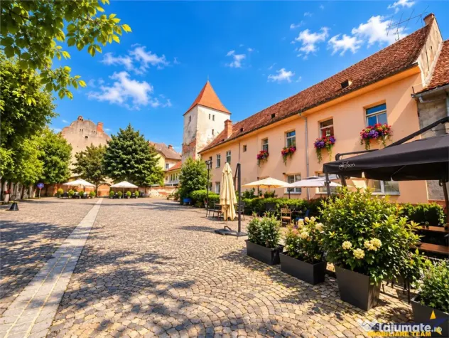 Prima !Apartament cu farmec istoric si confort modern, 2 bai - Brasov (Brasov)
