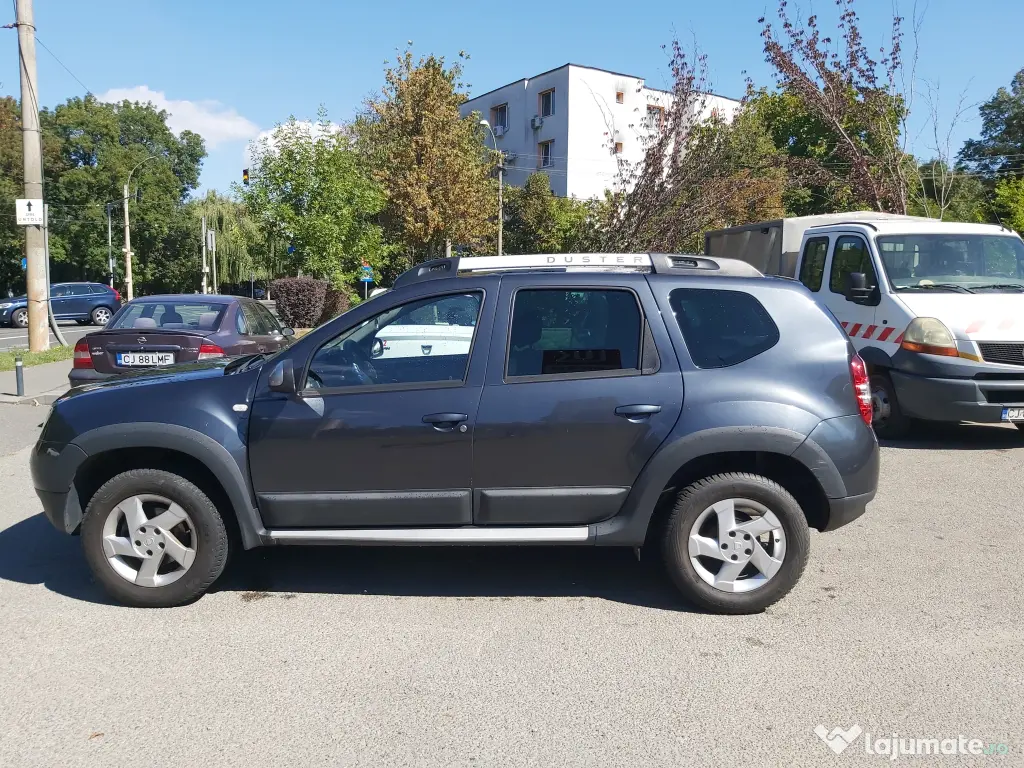 Vând Dacia Duster..
