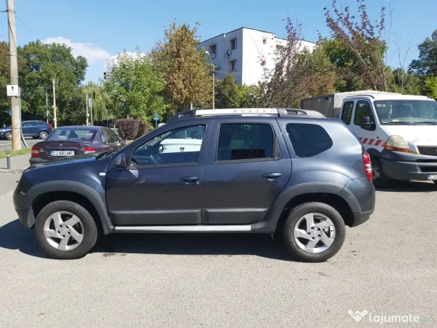 Vând Dacia Duster..