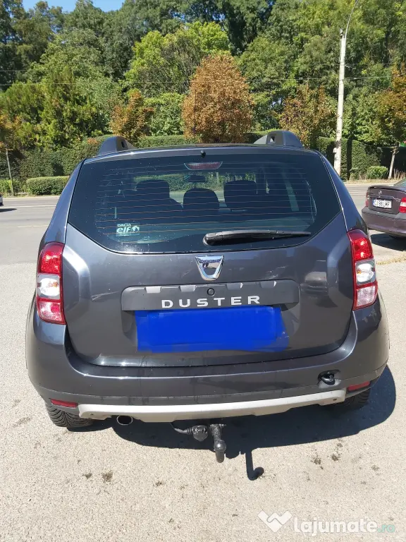 Vând Dacia Duster..