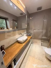 Casa exclusivista, compusa din 2 proprietati, pe un teren d