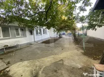 Casă renovată cu curte și parcare, 3 camere, zona Sala Sp