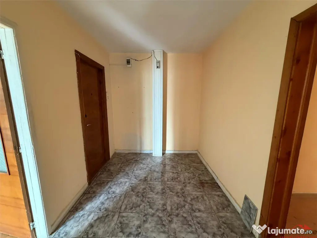 Apartament 3 camere, etaj 1, zona Centrala (fosta Autogara) - Focsani (Vrancea)