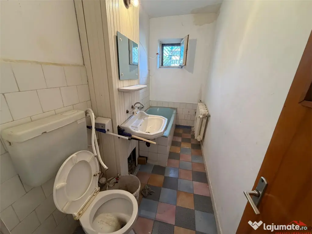Apartament 3 camere, etaj 1, zona Centrala (fosta Autogara) - Focsani (Vrancea)