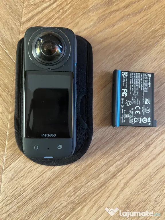 Insta360 X3 cu 2 baterii originale și husă