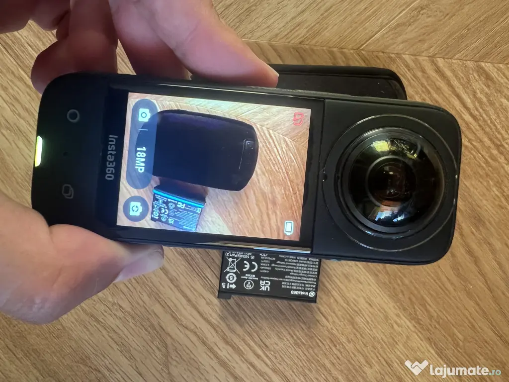 Insta360 X3 cu 2 baterii originale și husă