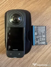 Insta360 X3 cu 2 baterii originale și husă