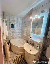 De inchiriat/Apartament luminos si spatios/Tractorul 