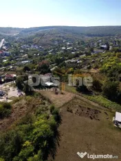 Teren de 1.247 mp cu priveliște spre Iași – liniște aproape de oraș