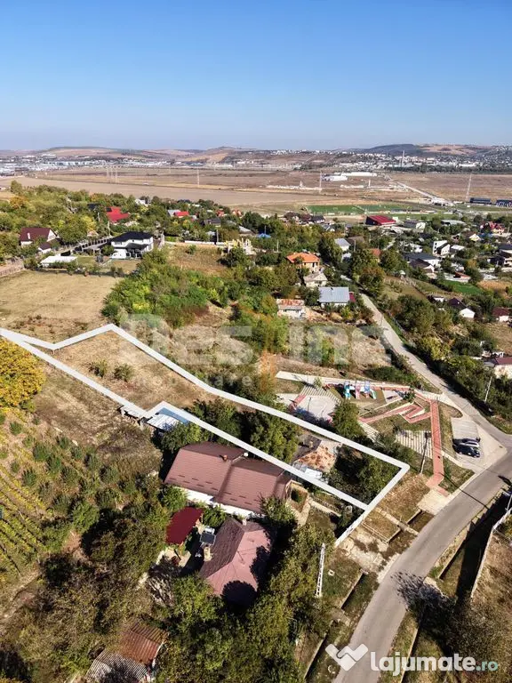 Teren de 1.247 mp cu priveliște spre Iași – liniște aproape de oraș - Iasi (Iasi)