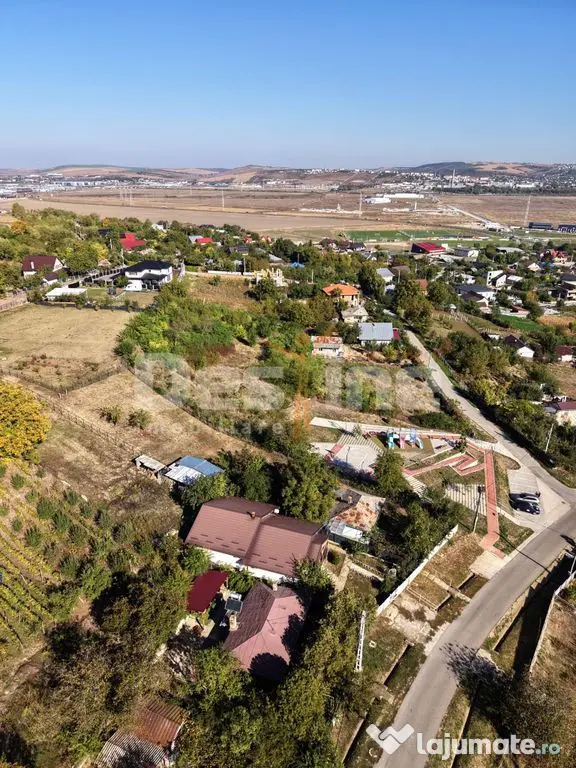 Teren de 1.247 mp cu priveliște spre Iași – liniște aproape de oraș - Iasi (Iasi)