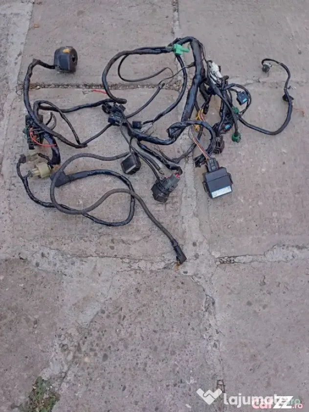 INSTALATIE electrica suzuki gsxr 600 K 1 K 2 K 3 - Targu Ocna (Bacau)