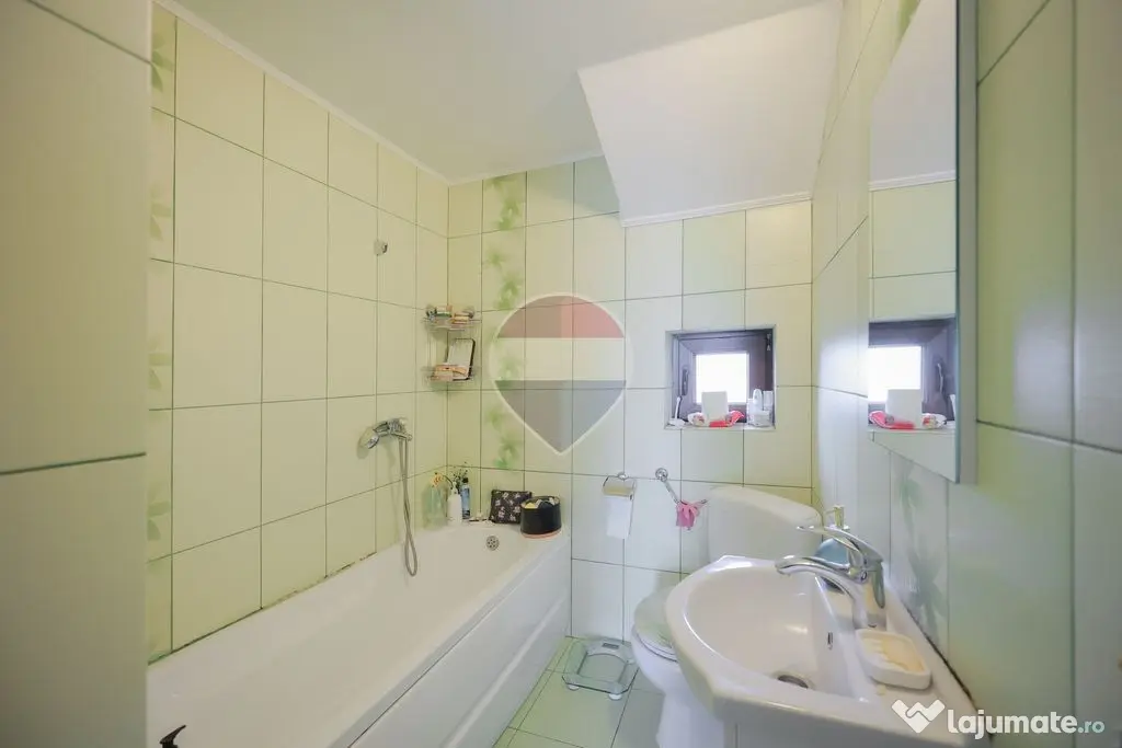 De vânzare casă - duplex cu 4 camere, panouri fotovoltaice -Sântandrei - Santandrei (Bihor)