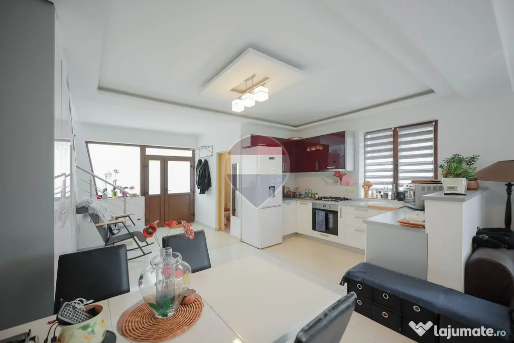 De vânzare casă - duplex cu 4 camere, panouri fotovoltaice -Sântandrei - Santandrei (Bihor)