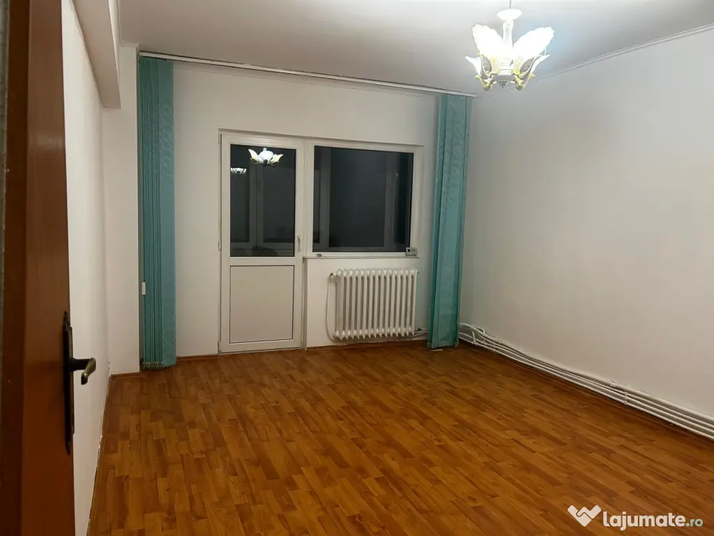 Se vinde apartament 4 camere decomandate, ultracentral, renovat, etaj 1