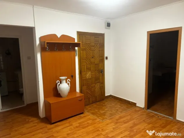Se vinde apartament 4 camere decomandate, ultracentral, renovat, etaj 1