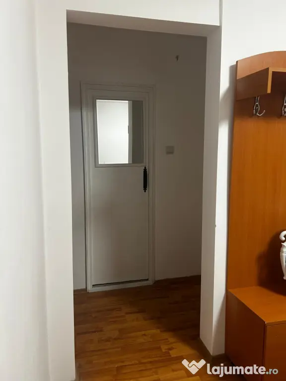 Se vinde apartament 4 camere decomandate, ultracentral, renovat, etaj 1