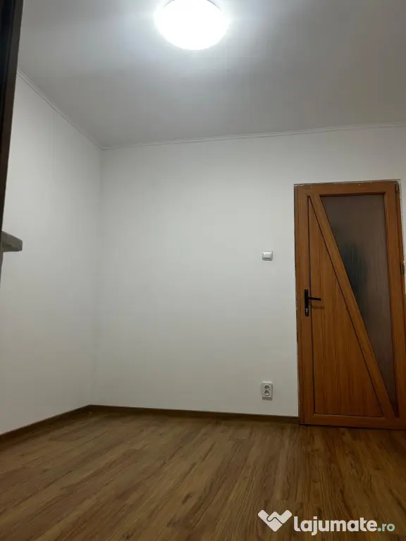Se vinde apartament 4 camere decomandate, ultracentral, renovat, etaj 1