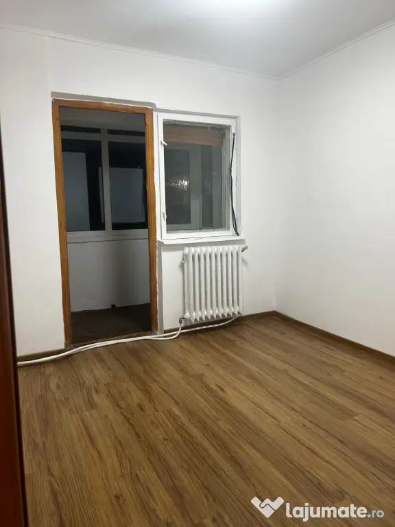 Se vinde apartament 4 camere decomandate, ultracentral, renovat, etaj 1