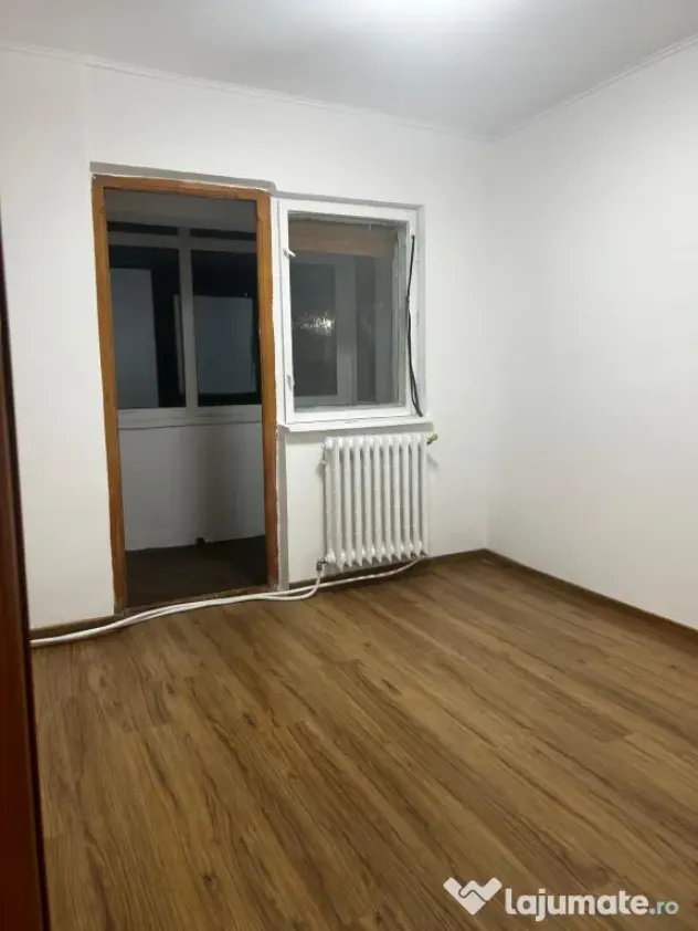 Se vinde apartament 4 camere decomandate, ultracentral, renovat, etaj 1