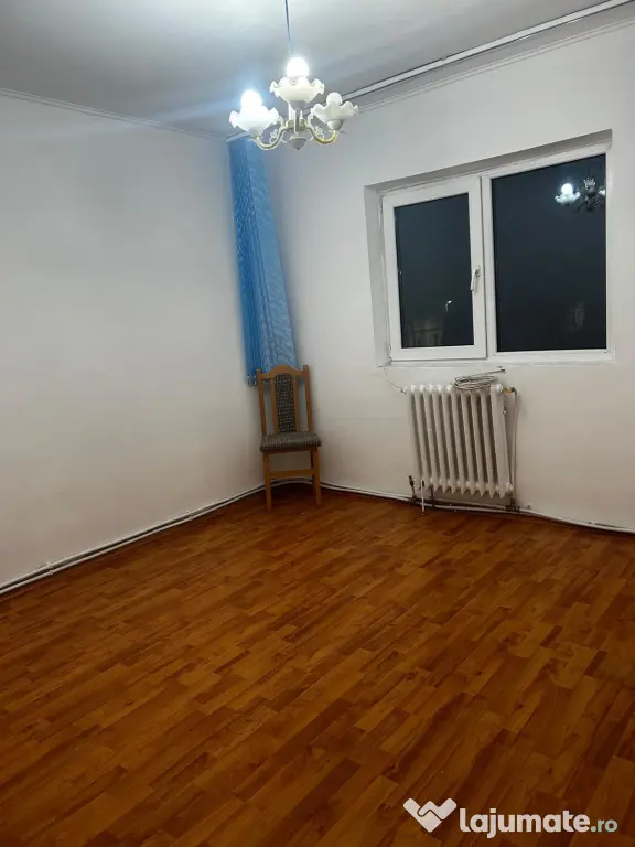Se vinde apartament 4 camere decomandate, ultracentral, renovat, etaj 1