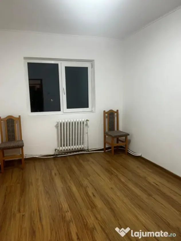 Se vinde apartament 4 camere decomandate, ultracentral, renovat, etaj 1