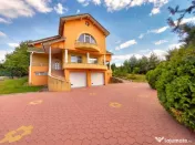Vilă 385.9 mp | Rezidențial sau Sediu Companie | Teren 2.4