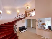 Vilă 385.9 mp | Rezidențial sau Sediu Companie | Teren 2.4