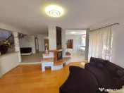 Vilă 385.9 mp | Rezidențial sau Sediu Companie | Teren 2.4