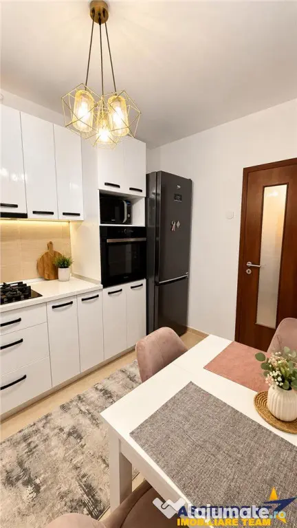 Apartament 2 camere decomandat, renovat, balcon, parcare, bo - Brasov (Brasov)