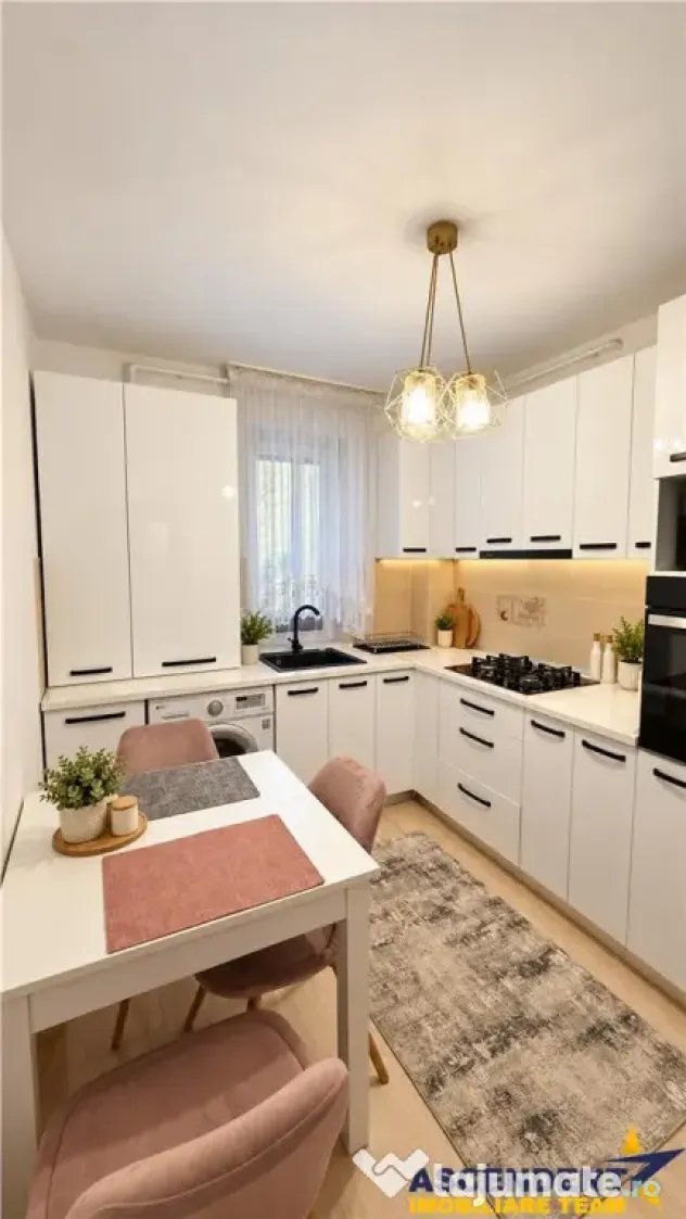 Apartament 2 camere decomandat, renovat, balcon, parcare, bo - Brasov (Brasov)