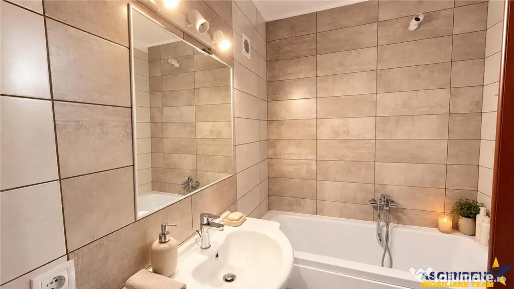 Apartament 2 camere decomandat, renovat, balcon, parcare, bo - Brasov (Brasov)