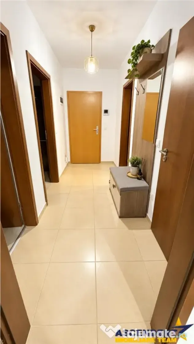 Apartament 2 camere decomandat, renovat, balcon, parcare, bo - Brasov (Brasov)