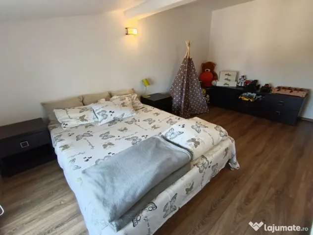 Apartament 4 camere, 95 mp utili, cu mansarda – zona Centr - Baia Mare (Maramures)