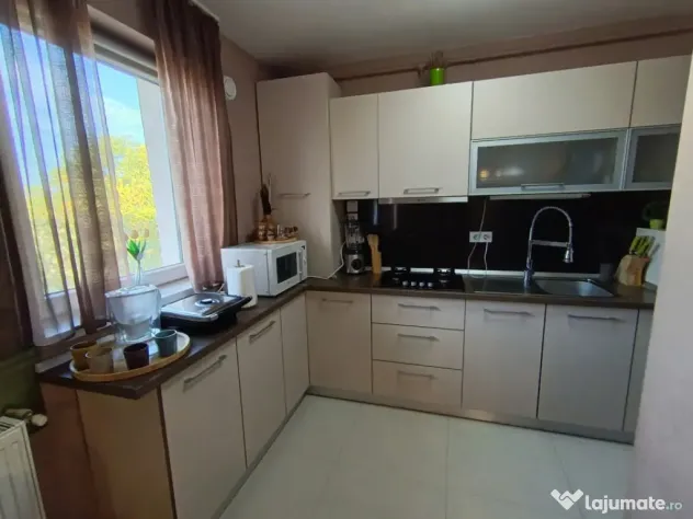 Apartament 4 camere, 95 mp utili, cu mansarda – zona Centr - Baia Mare (Maramures)