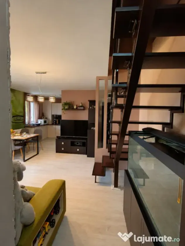 Apartament 4 camere, 95 mp utili, cu mansarda – zona Centr - Baia Mare (Maramures)