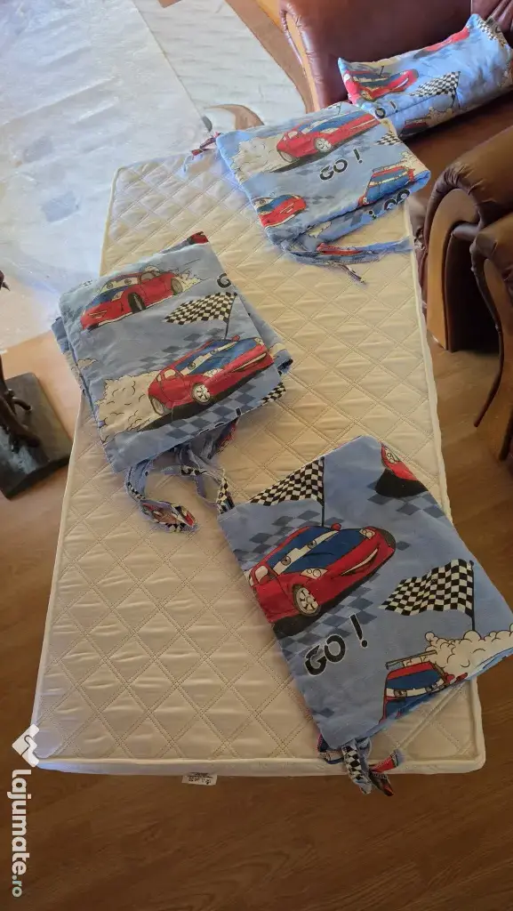 Vand 2 patuturi copil.