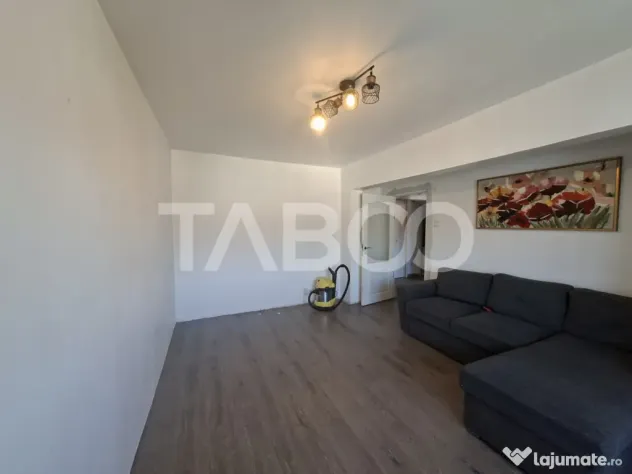 Apartament decomandat de vanzare 2 camere Strand etaj 4 acop - Sibiu (Sibiu)