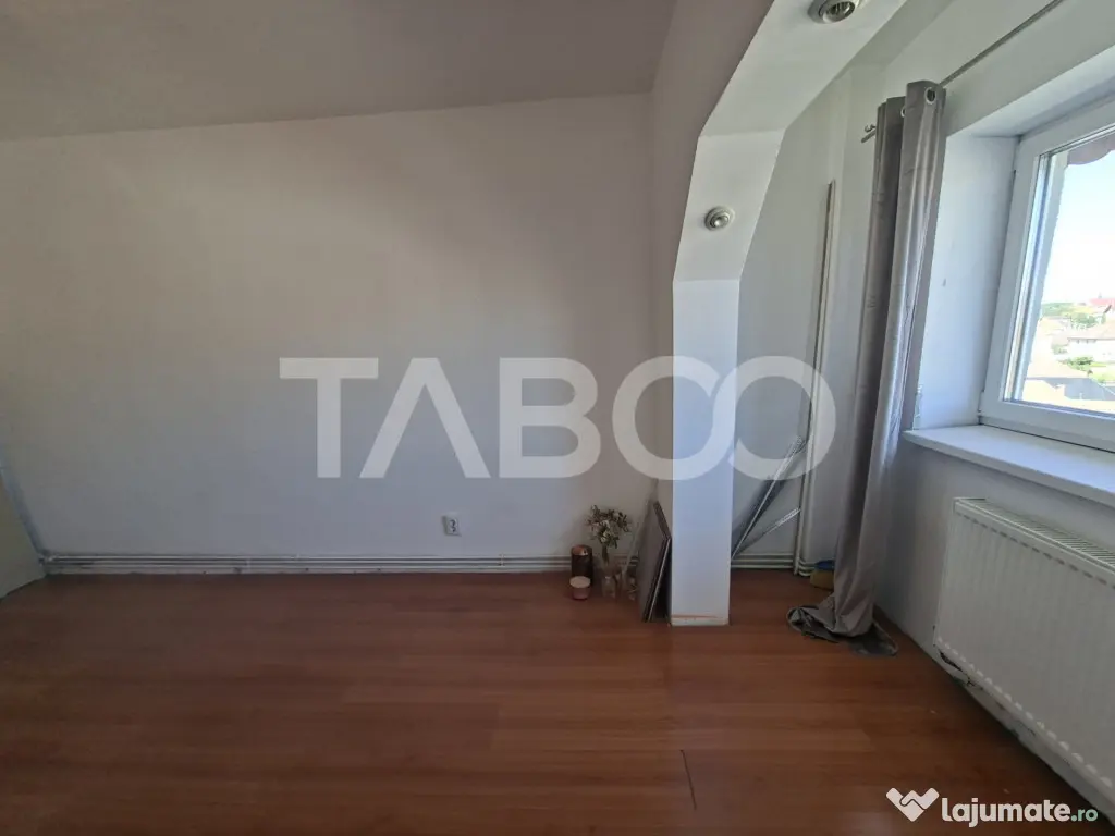 Apartament decomandat de vanzare 2 camere Strand etaj 4 acop - Sibiu (Sibiu)