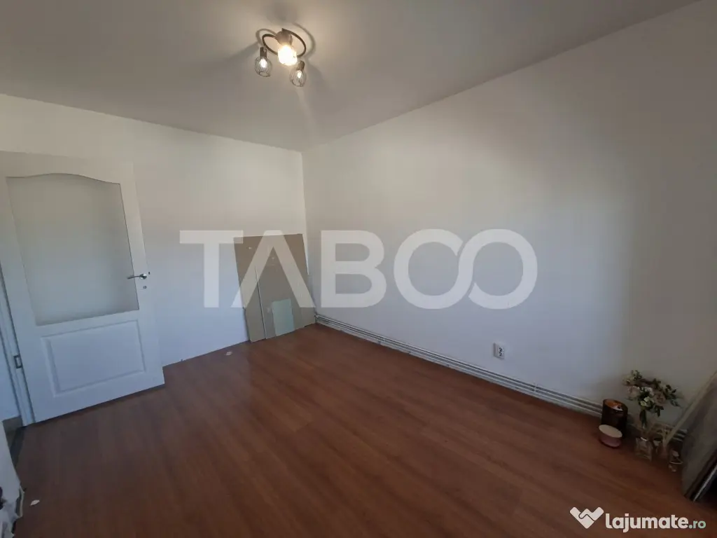 Apartament decomandat de vanzare 2 camere Strand etaj 4 acop - Sibiu (Sibiu)
