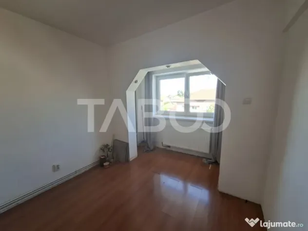 Apartament decomandat de vanzare 2 camere Strand etaj 4 acop - Sibiu (Sibiu)